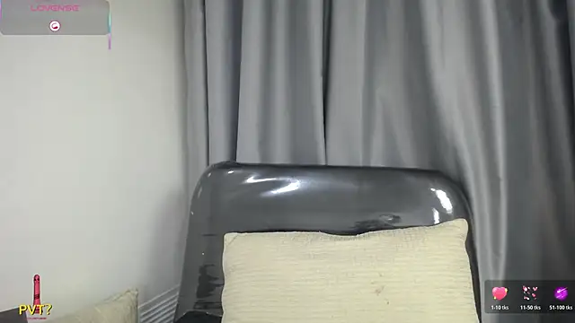 Snapshot of yaazhinii chatting on 06-01-26, 11:45 yaazhinii online show from 06-01-26, 11:45
