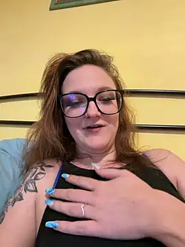 ViviLuu online show from 04-10-26, 04:23