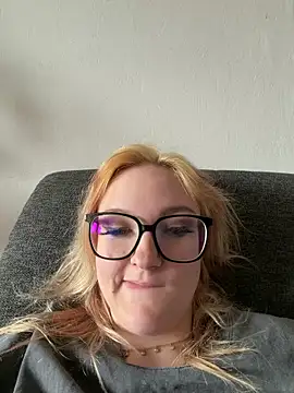 ViviLuu online show from 04-27-26, 10:02