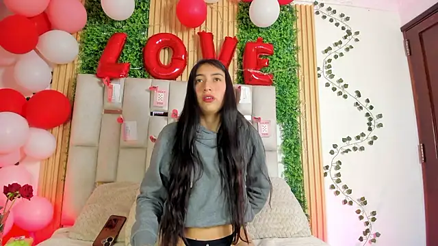 Snapshot of Emma_Nmm chatting on 02-21-26, 11:44 Emma Nmm online show from 02-21-26, 11:44