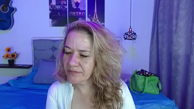 Snapshot of andreea_xx chatting on 02-15-26, 01:41 andreea xx online show from 02-15-26, 01:41