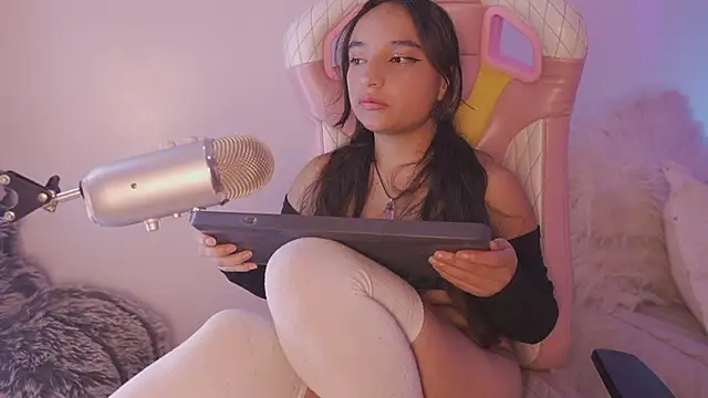  emily jonexs online show from 06-14-26, 02:24