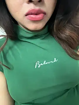 Snapshot of riya_sharma11 chatting on 02-15-26, 12:29 riya sharma11 online show from 02-15-26, 12:29