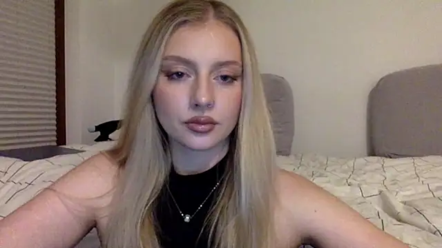 Snapshot of MayaWetDream chatting on 02-05-26, 05:28 MayaWetDream online show from 02-05-26, 05:28