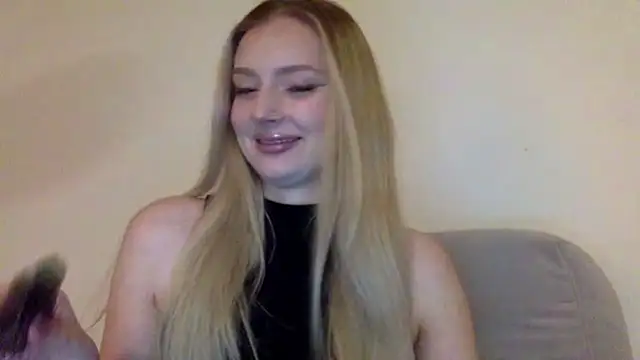 Snapshot of MayaWetDream chatting on 02-15-26, 05:20 MayaWetDream online show from 02-15-26, 05:20