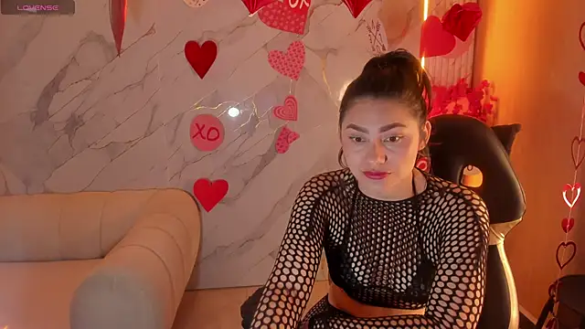 Snapshot of rox_luxury_tf chatting on 02-16-26, 08:27 rox luxury tf online show from 02-16-26, 08:27