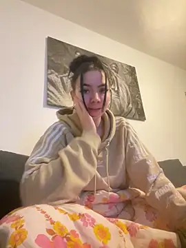 Snapshot of zoeelovee chatting on 02-22-26, 06:06 zoeelovee online show from 02-22-26, 06:06