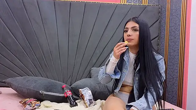 Julieta-Horny- online show from 03-28-26, 03:39