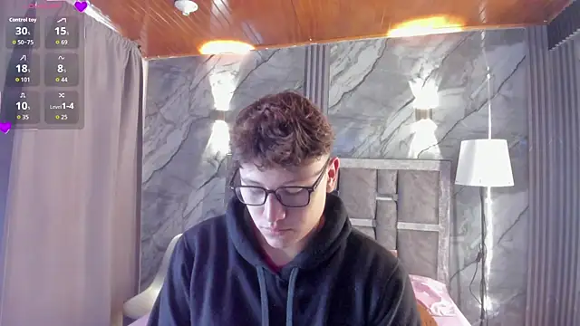 Snapshot of Manson_and_Zoe chatting on 07-19-26, 11:36 Manson and Zoe online show from 07-19-26, 11:36