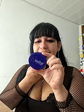 Snapshot of valen_ros chatting on 06-17-26, 06:27 valen ros online show from 06-17-26, 06:27