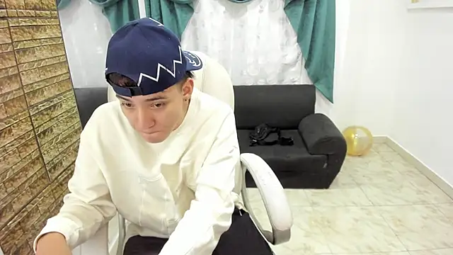 Snapshot of Wesleey-Boy chatting on 02-18-26, 06:59 Wesleey-Boy online show from 02-18-26, 06:59