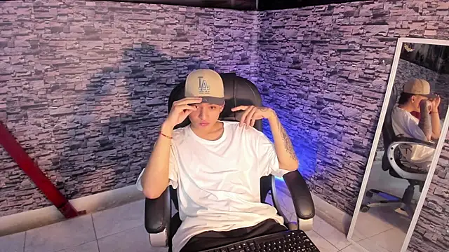 Snapshot of Wesleey-Boy chatting on 03-03-26, 07:53 Wesleey-Boy online show from 03-03-26, 07:53