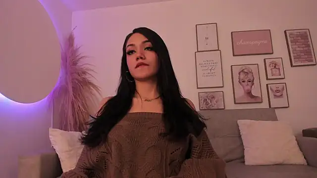 Mila jenner online show from 04-10-26, 10:03