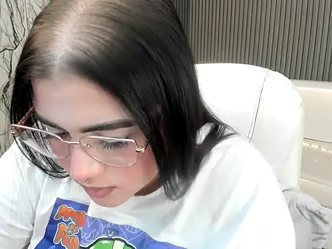 Snapshot of mady_musex chatting on 02-21-26, 03:51 mady musex online show from 02-21-26, 03:51