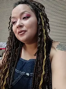 Snapshot of SweettSin chatting on 04-12-26, 12:04 SweettSin online show from 04-12-26, 12:04