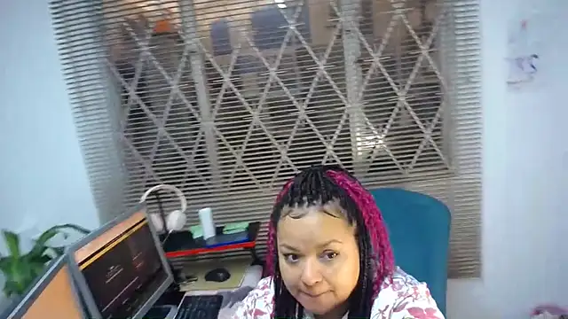 Snapshot of SweettSin chatting on 05-06-26, 02:00 SweettSin online show from 05-06-26, 02:00