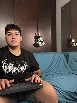 EmilyAndAndrew online show from 03-08-26, 03:54