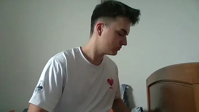 MrPine19 online show from 02-26-26, 03:49