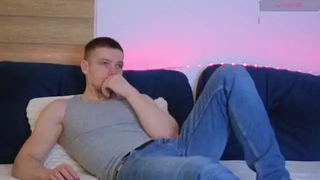 Snapshot of JulianTurner chatting on 02-14-26, 09:39 JulianTurner online show from 02-14-26, 09:39