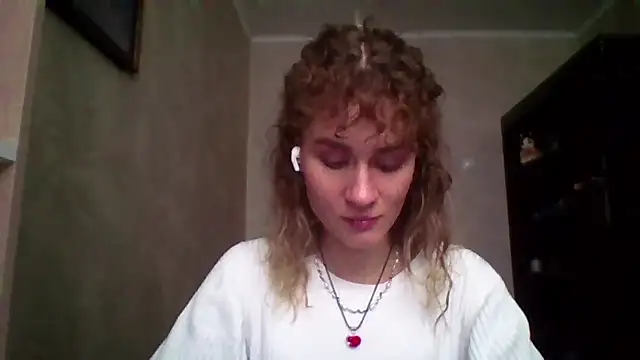 Snapshot of DeanneGilcher chatting on 02-18-26, 09:05 DeanneGilcher online show from 02-18-26, 09:05