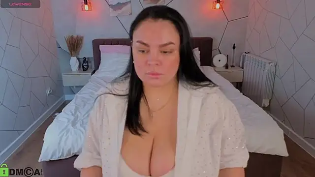 Snapshot of adele_crown chatting on 02-10-26, 01:53 adele crown online show from 02-10-26, 01:53