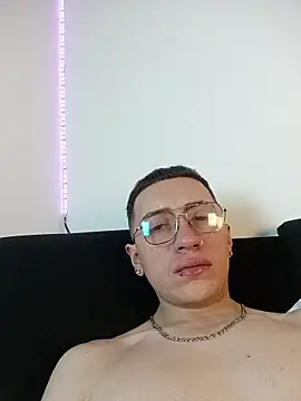 Snapshot of Emmanuel_Lust chatting on 02-11-26, 01:38 Emmanuel Lust online show from 02-11-26, 01:38