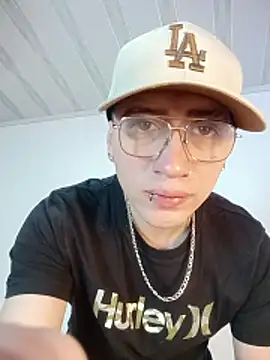 Snapshot of Emmanuel_Lust chatting on 02-18-26, 12:01 Emmanuel Lust online show from 02-18-26, 12:01