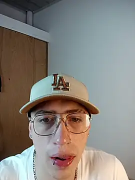 Snapshot of Emmanuel_Lust chatting on 02-20-26, 12:16 Emmanuel Lust online show from 02-20-26, 12:16