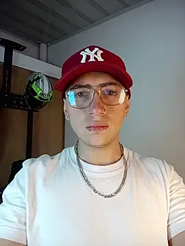 Snapshot of Emmanuel_Lust chatting on 02-26-26, 12:15 Emmanuel Lust online show from 02-26-26, 12:15