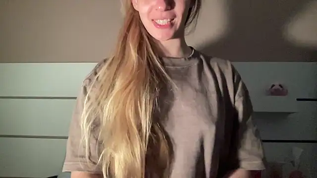 Snapshot of petiteetoile chatting on 04-06-26, 05:58 petiteetoile online show from 04-06-26, 05:58