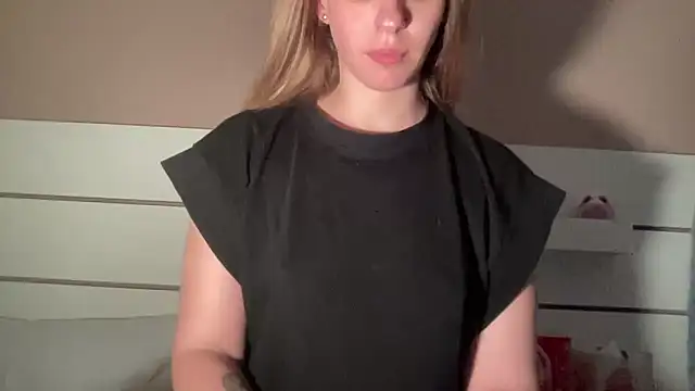 Snapshot of petiteetoile chatting on 04-11-26, 04:55 petiteetoile online show from 04-11-26, 04:55