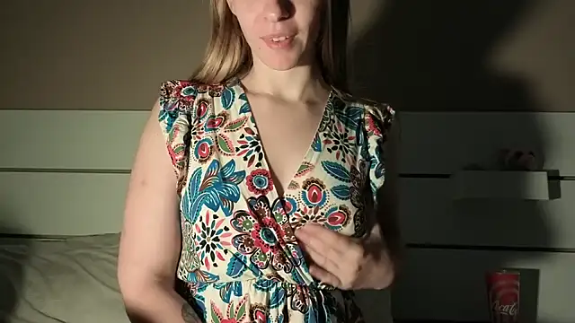 Snapshot of petiteetoile chatting on 04-18-26, 11:47 petiteetoile online show from 04-18-26, 11:47