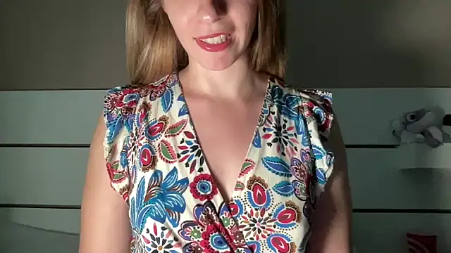 Snapshot of petiteetoile chatting on 06-12-26, 02:49 petiteetoile online show from 06-12-26, 02:49