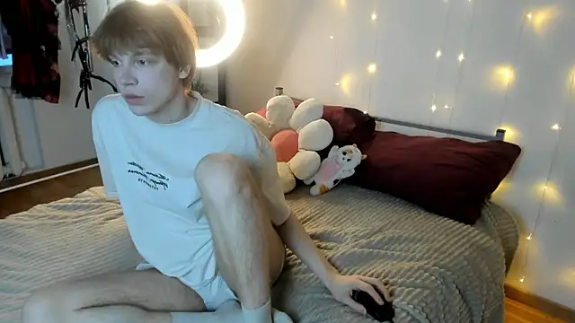 Snapshot of CalmFever chatting on 02-09-26, 02:10 CalmFever online show from 02-09-26, 02:10