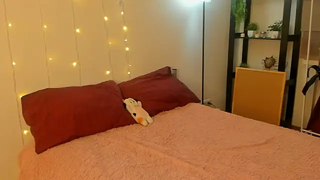 Snapshot of CalmFever chatting on 02-11-26, 02:33 CalmFever online show from 02-11-26, 02:33