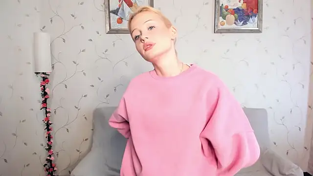 Snapshot of LolaStusse chatting on 02-15-26, 08:13 LolaStusse online show from 02-15-26, 08:13