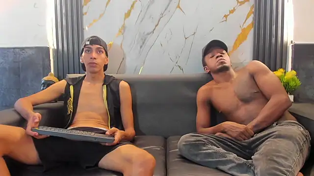 Jeanpieroo26 online show from 04-10-26, 07:40