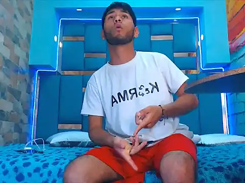 Snapshot of warmNoah chatting on 03-03-26, 07:42 warmNoah online show from 03-03-26, 07:42