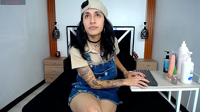 FRANCESCA LOVE  online show from 03-12-26, 07:31