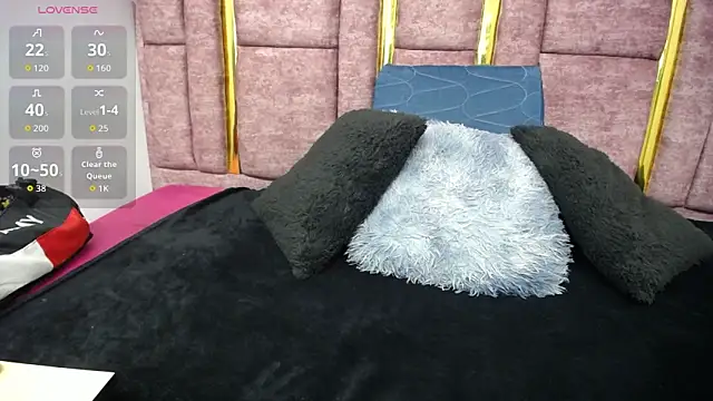 FRANCESCA LOVE  online show from 04-11-26, 03:22