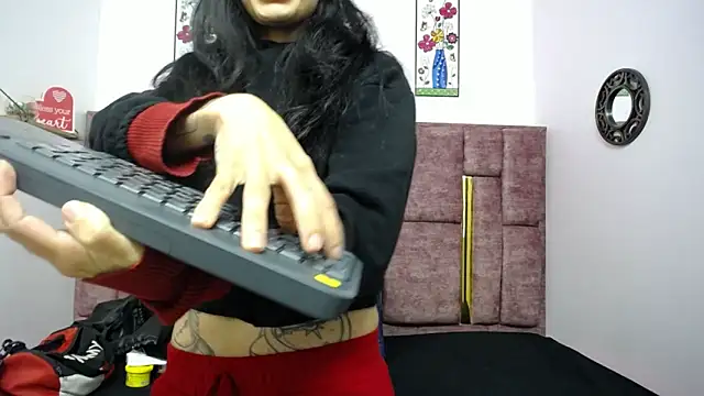 FRANCESCA LOVE  online show from 04-18-26, 07:34