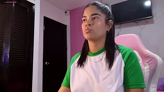 Snapshot of Anny20_ chatting on 02-06-26, 01:03 Anny20 online show from 02-06-26, 01:03