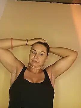 Snapshot of Milf_Luna_ chatting on 04-18-26, 11:05 Milf Luna online show from 04-18-26, 11:05