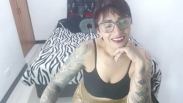 Snapshot of Charlotte_gray_ chatting on 06-07-26, 11:58 Charlotte gray online show from 06-07-26, 11:58