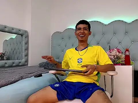 Snapshot of Apolo_Richards chatting on 02-11-26, 07:30 Apolo Richards online show from 02-11-26, 07:30