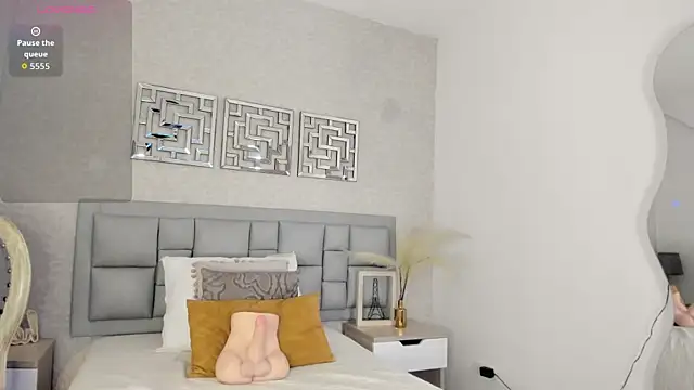 luna forever7 online show from 04-17-26, 06:44