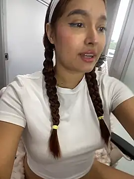 Snapshot of Emily_Harpeer chatting on 02-12-26, 11:38 Emily Harpeer online show from 02-12-26, 11:38