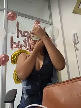 Snapshot of Emily_Harpeer chatting on 02-16-26, 11:39 Emily Harpeer online show from 02-16-26, 11:39