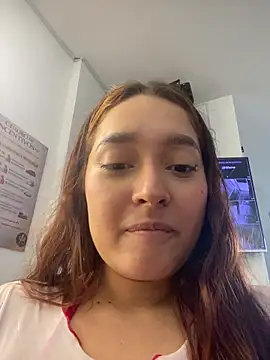 Snapshot of Emily_Harpeer chatting on 02-20-26, 11:54 Emily Harpeer online show from 02-20-26, 11:54