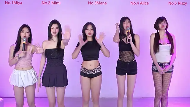 Snapshot of Velvet-girl chatting on 02-12-26, 10:21 Velvet-girl online show from 02-12-26, 10:21